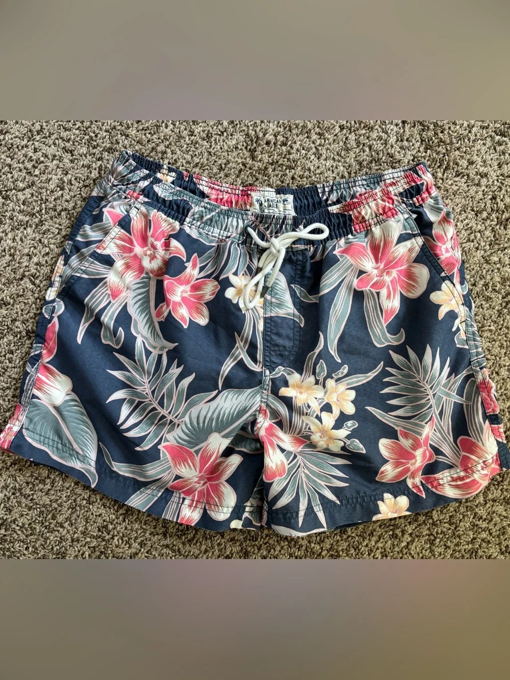 American Eagle Men’s M Floral Swim Trunks